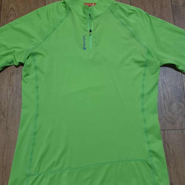 1083 라푸마 아웃도어 반집업 90 사이즈입니다