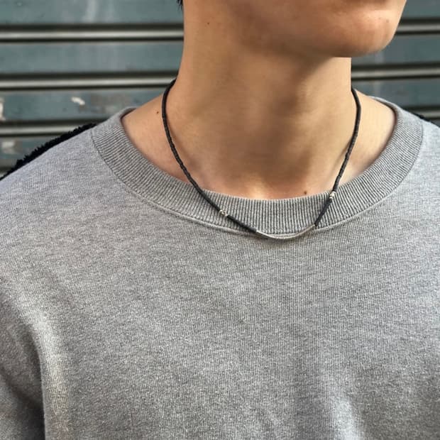 무스타 black karen silver necklace