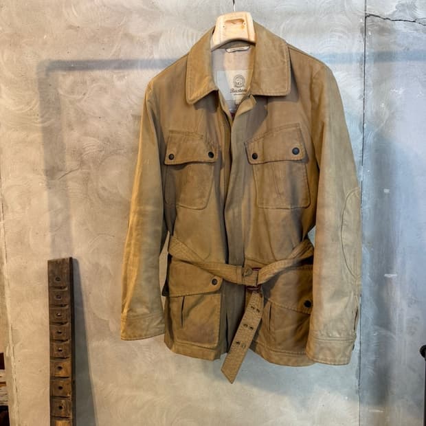 바스통 왁스 벨티드 자켓 100