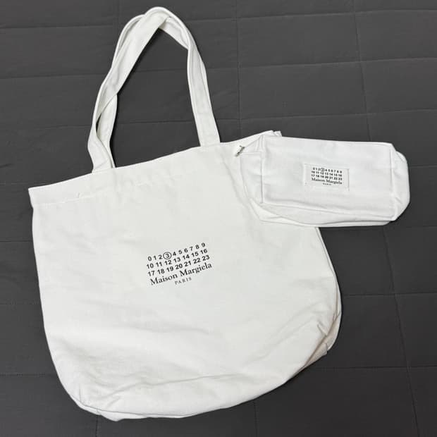 메종 마르지엘라 화이트 캔버스 토트백+파우치 새상품