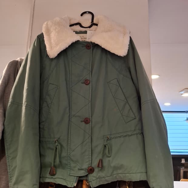 (마지막특가) 써스데이아일랜드 코트 s