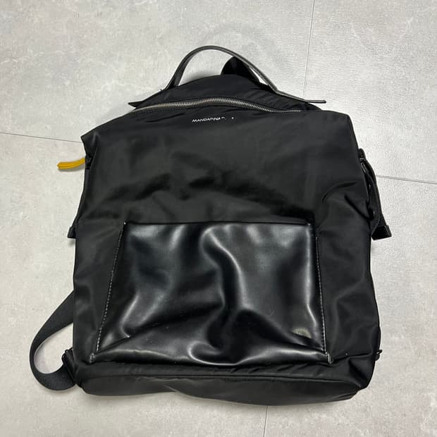 만다리나덕 블랙 백팩