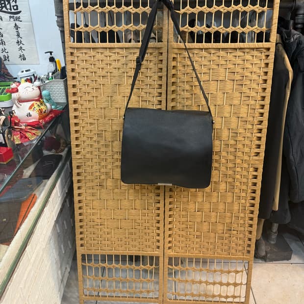 정품 루이비통 타이가 빅터 메신저백 팝니다