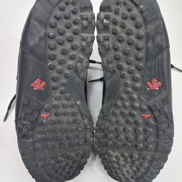 데상트 스위스 퀄팅 디자인 미드 트레킹화 230mm 블랙/레드