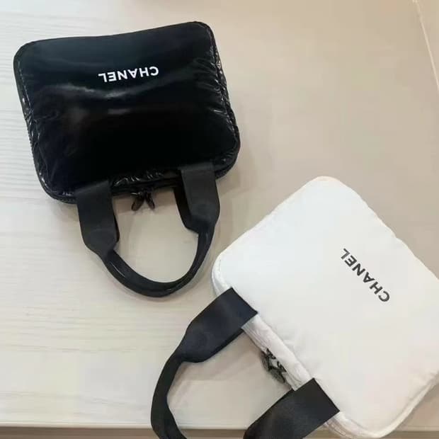샤넬 뷰티 패딩 토드백 파우치 