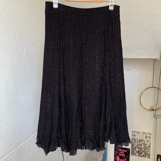 블랙 플레어 미디 스커트