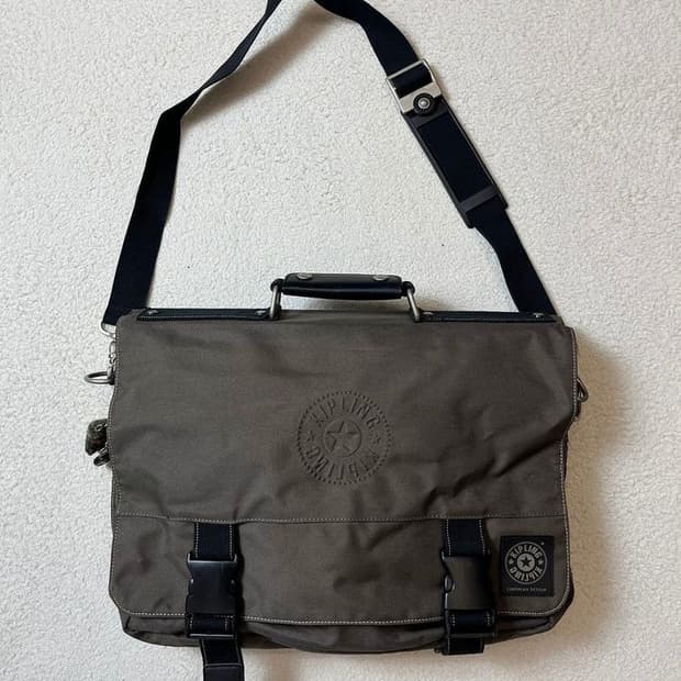 키플링 헤비 캔버스 비즈니스 크로스백 A1732