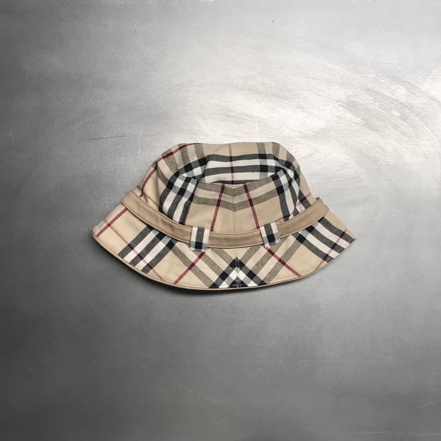 버버리 버킷햇 M
