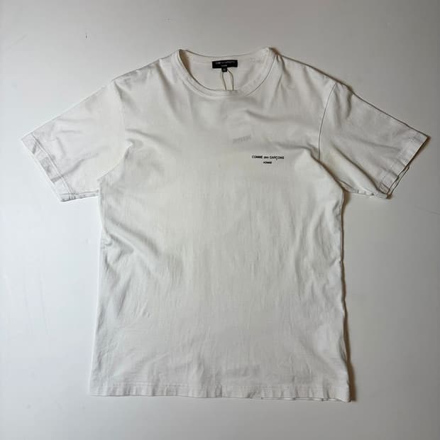 꼼데가르송 옴므 베이직 로고 반팔 티셔츠 PN9560