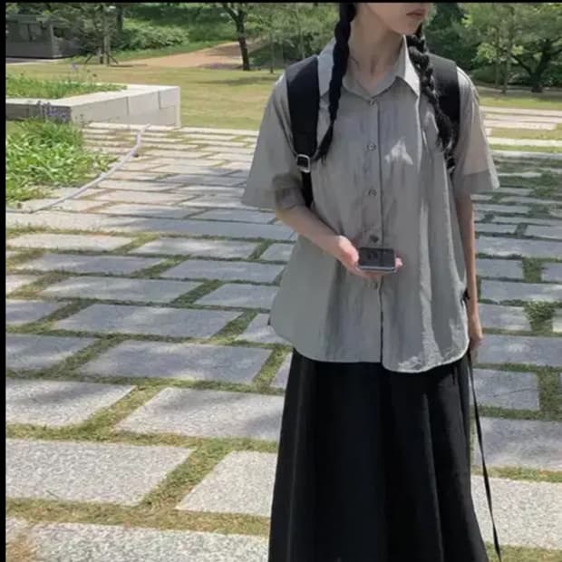 애니원모어 코세 나일론 그레이 반팔 셔츠