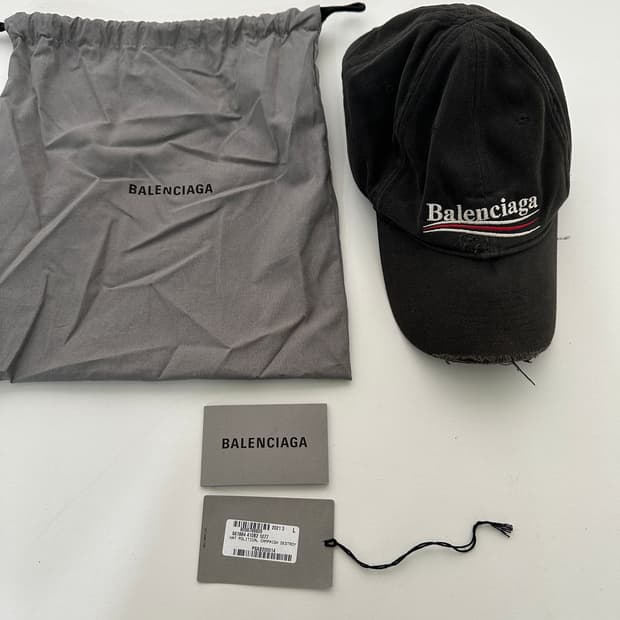 발렌시아가 폴리티컬 캠페인 디스트로이드 캡