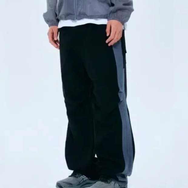더콜디스트모먼트 slit tuck chino pants