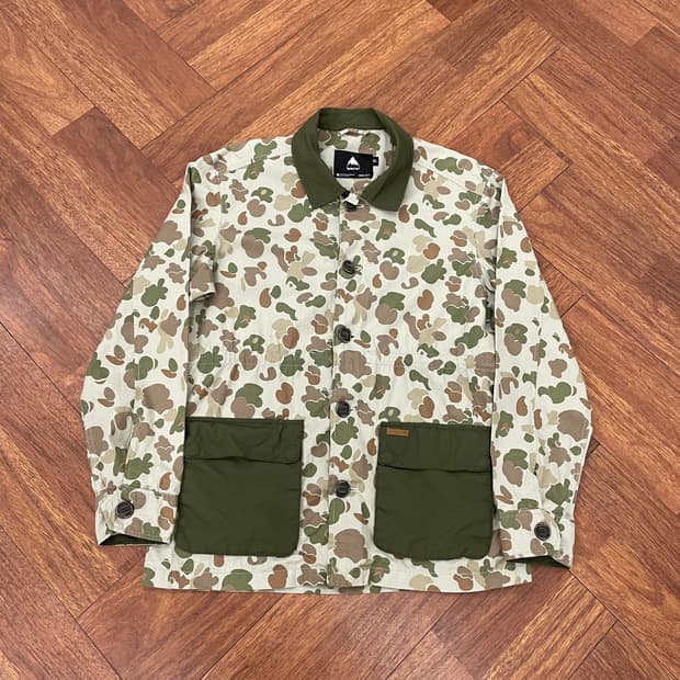 버튼 카모 자켓