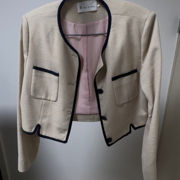 배색 라인 포인트 노카라 크롭 자켓 55