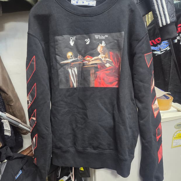 오프 화이트  카라바조   맨투맨  