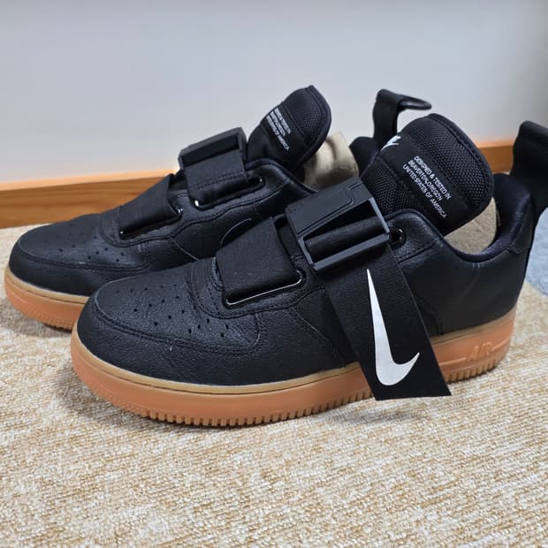 나이키 에어포스1 로우 유틸리티 [275mm]