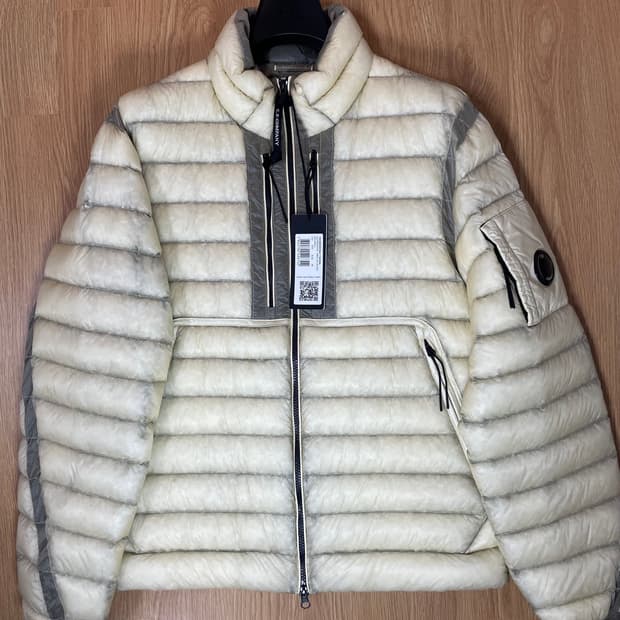 (새상품) CP컴퍼니 D.D. SHELL 피스타치오 쉘 베이지 25FW 