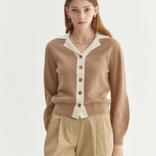 앳코너 슈퍼파인 메리노 울 카라 콤비 니트 가디건 베이지 (차정원 착용)