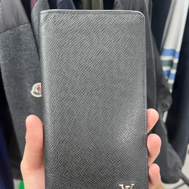 루이비통 타이가 레더 브라짜 장지갑