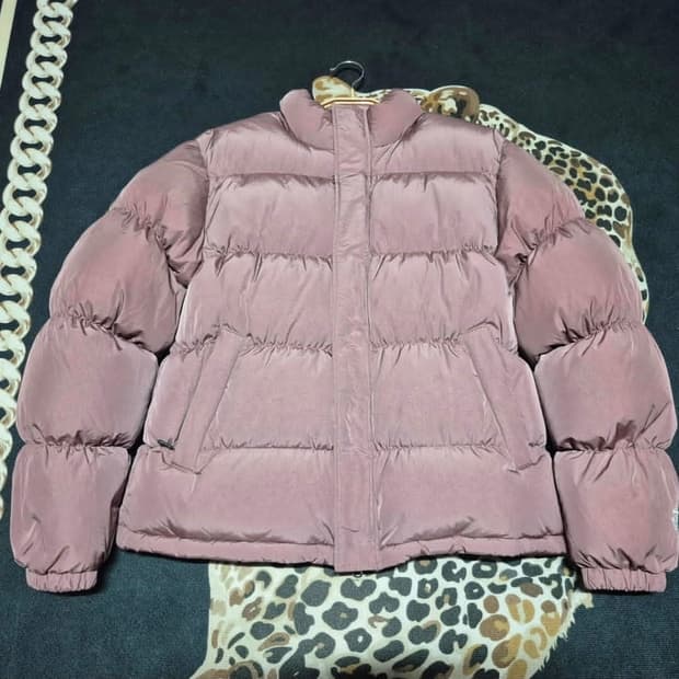 스투시 22F/W 립스탑 푸퍼 패딩 로즈 M 정품