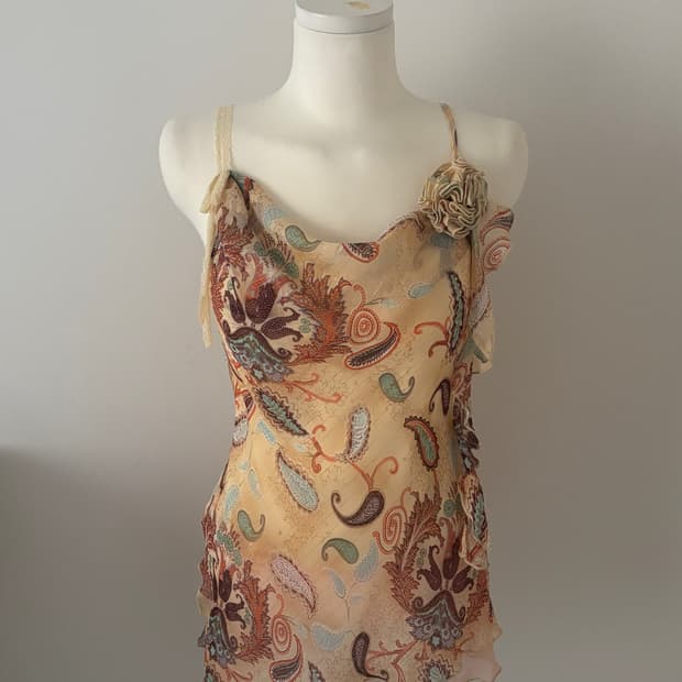 빈티지 오리엔탈 페이즐리 레이어드 플라워 슬리브리스