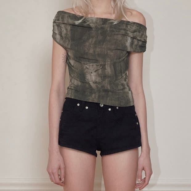 보헴서 오프숄더 FLOW NECK DRAPE HALF-T, BROWN