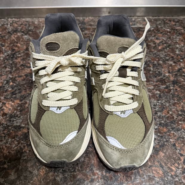 뉴발란스 2002r 카키 230