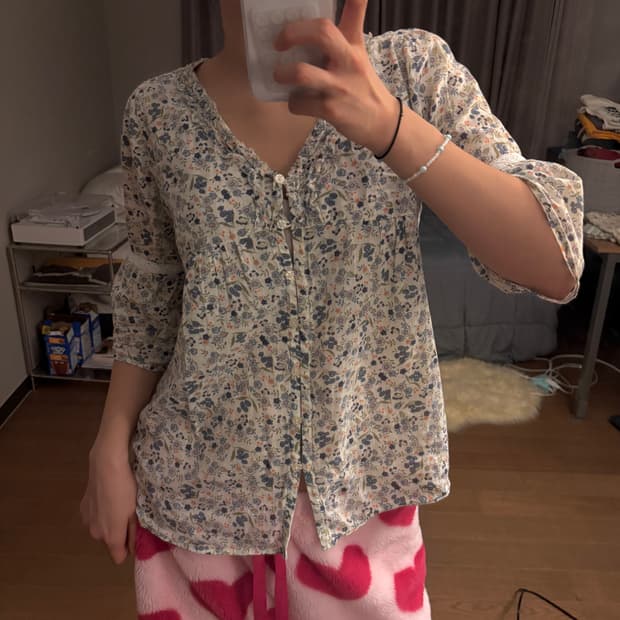 빈티지 잔꽃 플라워 패턴 브이넥 단추 7부 반소매 블라우스 모리걸 하구미
