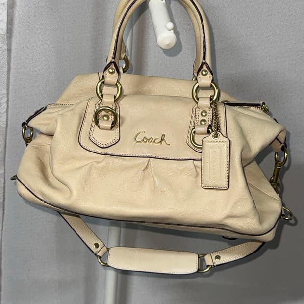 Coach 코치 베이지 레더 숄더백
