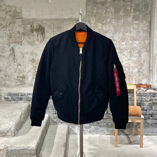 알파 인더스트리 블랙 ma-1 플라이트 리버시블 자켓