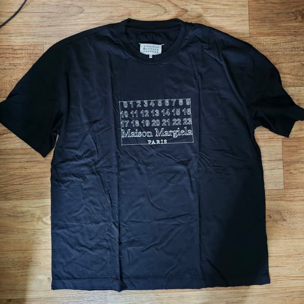 마르지엘라 넘버 로고 반팔티셔츠 블랙 50