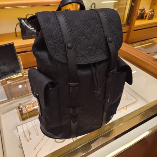 (정품)루이비통 크리스토퍼 MM 백팩 블랙 새상품 구매가681만원짜리