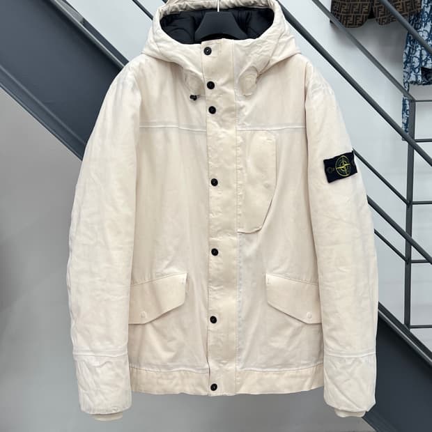 스톤아일랜드 와펜 퍼포먼스 프리마로프트 패딩 자켓