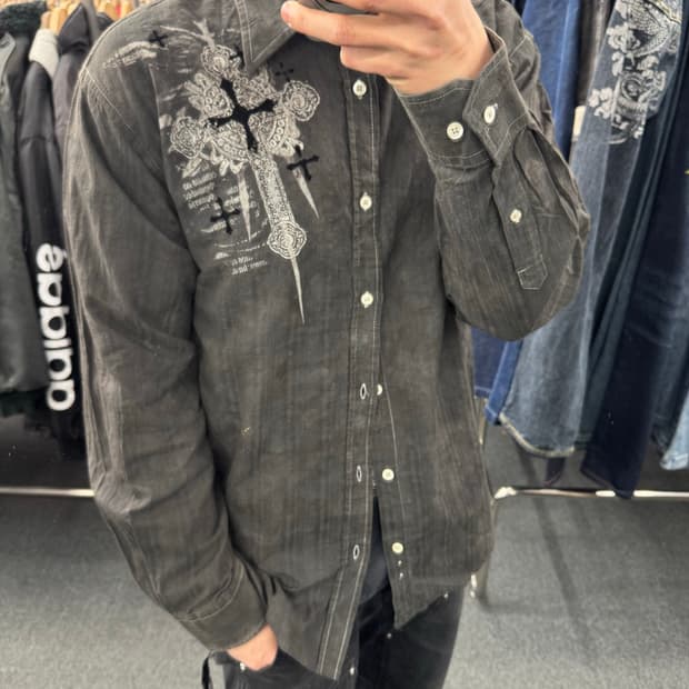 XL)Eighty Eighy 빈티지 십자기 프린팅 블랙 긴팔셔츠