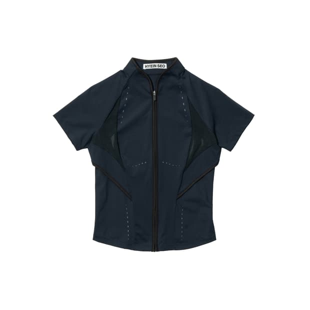 Hyeinseo slashed Zip top black