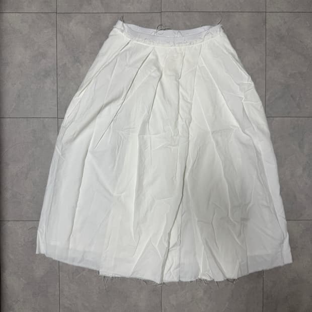 리포스 CUTTING PLEATS SKIRTS (WHITE)