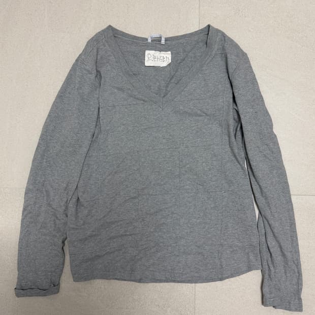 브이넥 패치 롱슬리브티