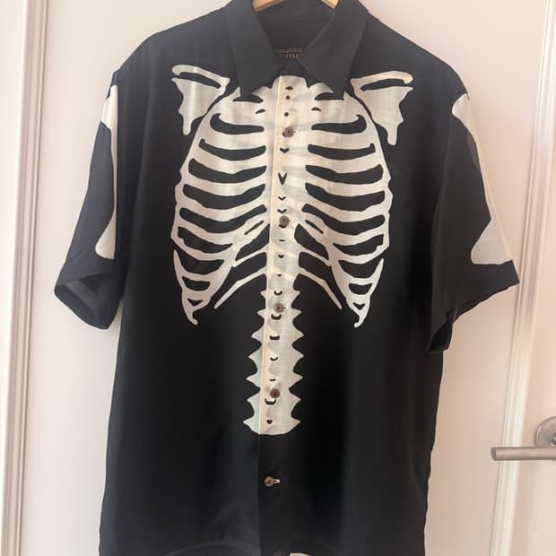  캐피탈(Kapital) 브랜드의 실크 레이온 본 알로하 셔츠 블랙