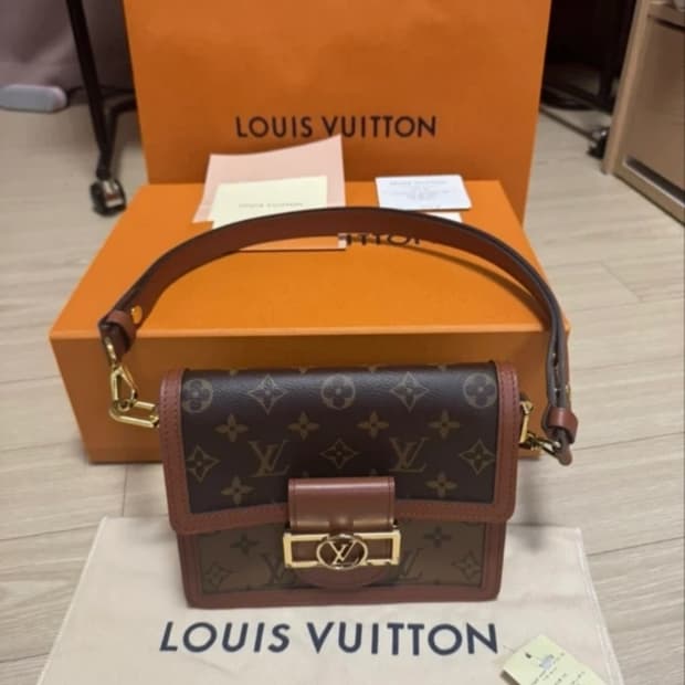 루이비통 미니도핀 최상급 상태 (내부 비닐 존재) , 국내 백화점 구매