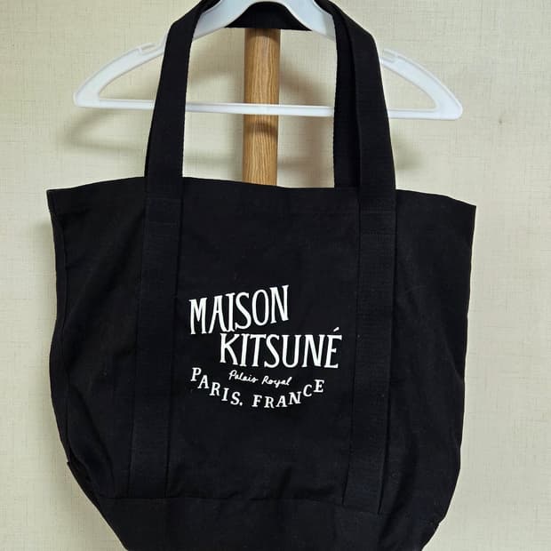 메종키츠네 블랙 로고 토트백