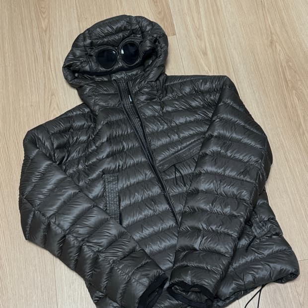 cp컴퍼니 dd쉘 경량패딩 카키 L