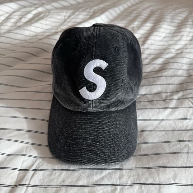 (새상품급 미사용) 슈프림 S로고 피그먼트 볼캡 블랙 원사이즈