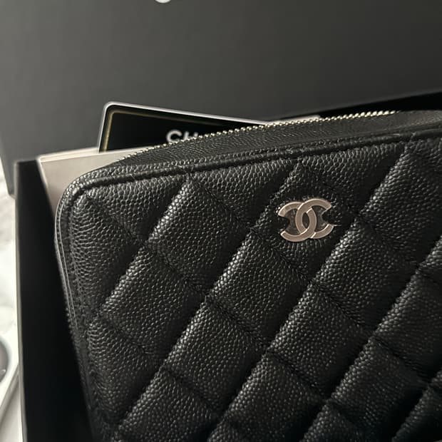 샤넬 체인 코스메틱 케이스 그레인드 카프스킨 & 실버 메탈 블랙