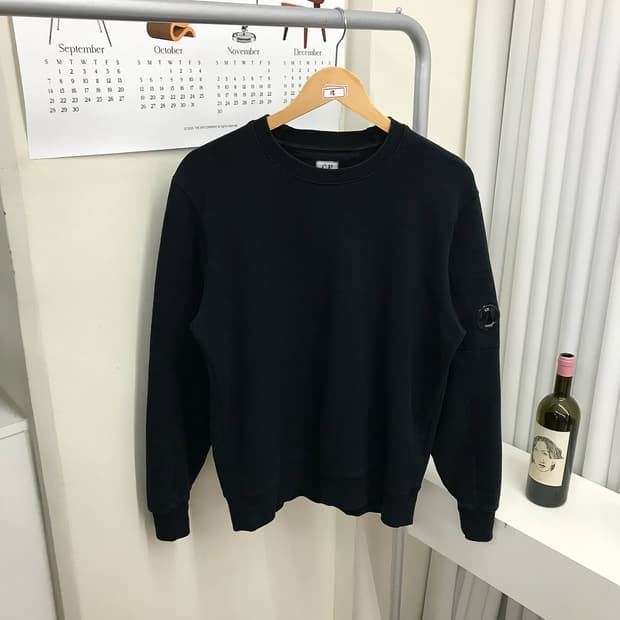 씨피컴퍼니 렌즈 맨투맨