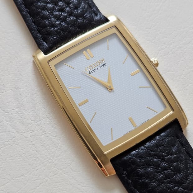 시티즌 에코드라이브 사각 금장 가죽 시계