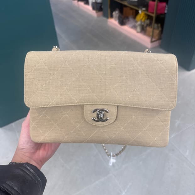 샤넬 클래식 미듐 패브릭 베이지 은장