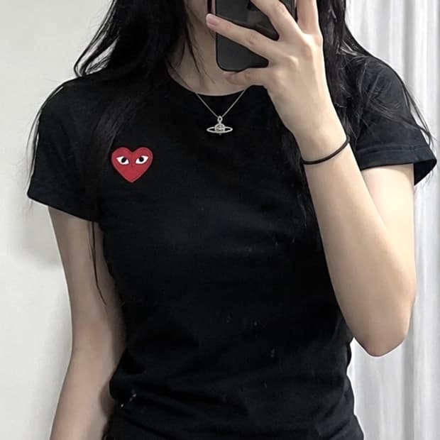 가격안내림 꼼데가르송 XS 레드와펜 반팔티 블랙