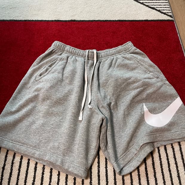 나이키 NSW 클럽 그래픽 쇼츠 다크그레이 헤더 XL