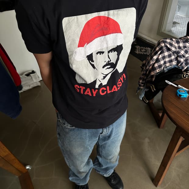 앵커맨 stay classy 그래픽 티셔츠