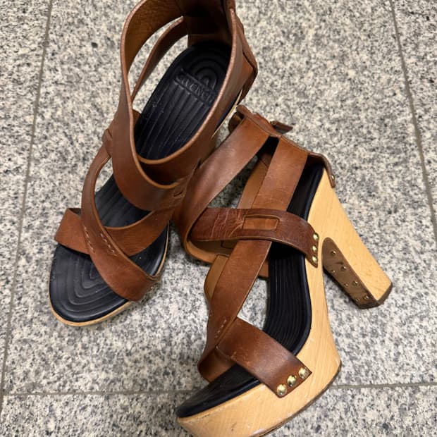 Givenchy Archive Brown Leather Wood Plat